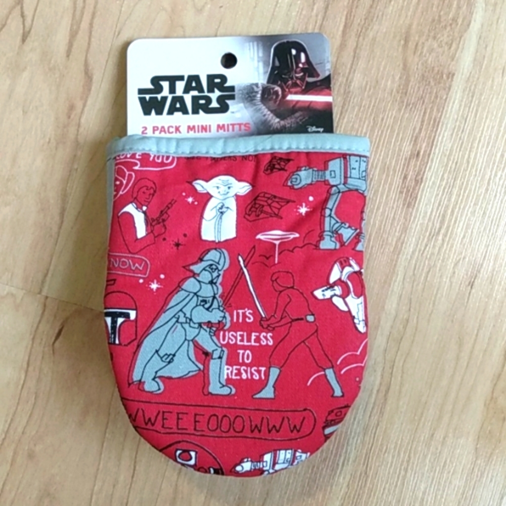 Star Wars Darth Vader Luke Skywalker Yoda 2 pack kitchen oven mitts